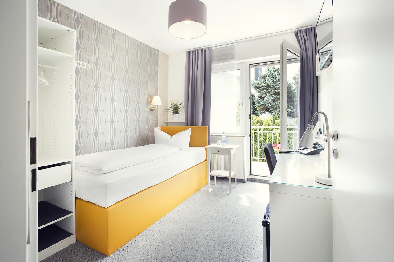 Hotel Loewenguth มอนทาเบาอาร์ ภายนอก รูปภาพ