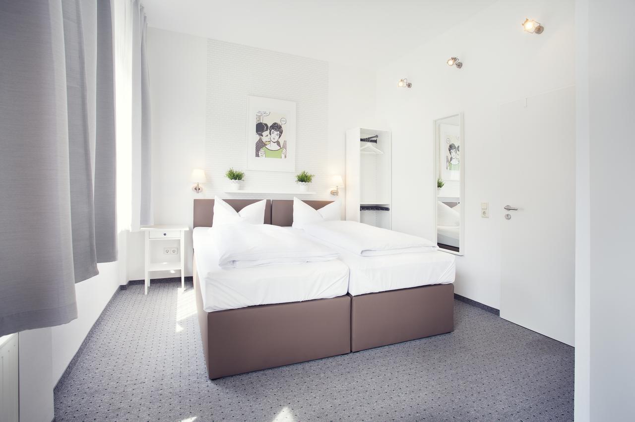 Hotel Loewenguth มอนทาเบาอาร์ ภายนอก รูปภาพ